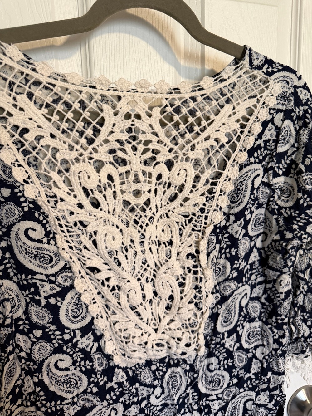 Magnolia South Paisley Boho Crochet Trim Blouse Top Size Large - Picture 7 of 8